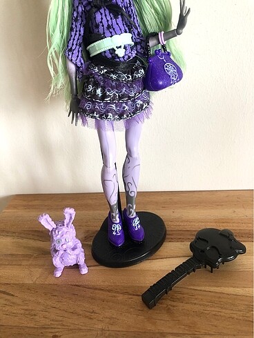 Beden Renk Monster High Twyla 13 wishes