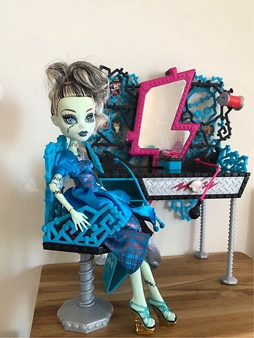 Monster High Frankie makyaj masası vanity playset