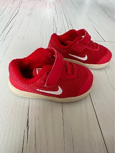 19 Beden kırmızı Renk Nike 19.50 bebek ayakkabısı