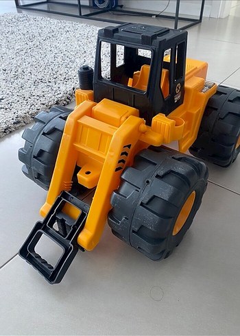 Sarı Oyuncak Traktör