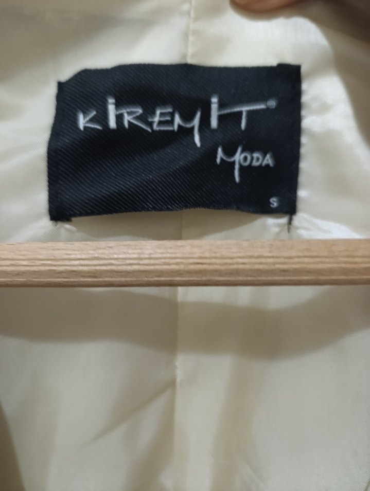 Düğmeli Bej Kadın Trençkot - Görsel 4