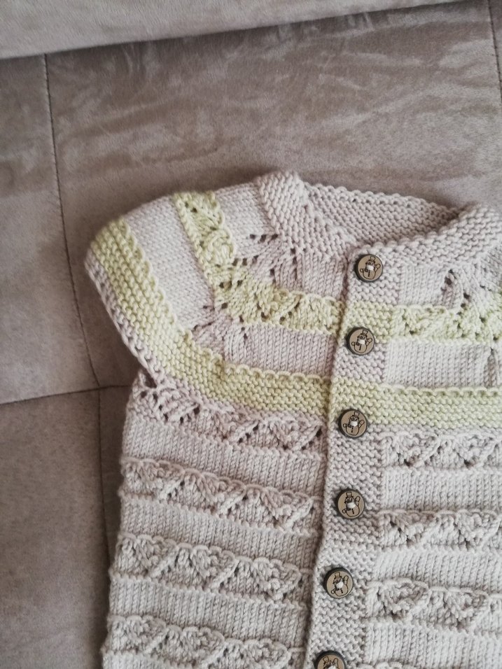 Kız Çocuk Bej Örgü Kolsuz Hırka o yaş. - Görsel 2