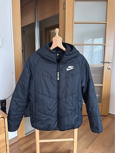 Nike Mont