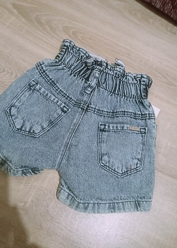 Gri Bağlama Desenli Düğmeli Mini Kot Şort - Görsel 2