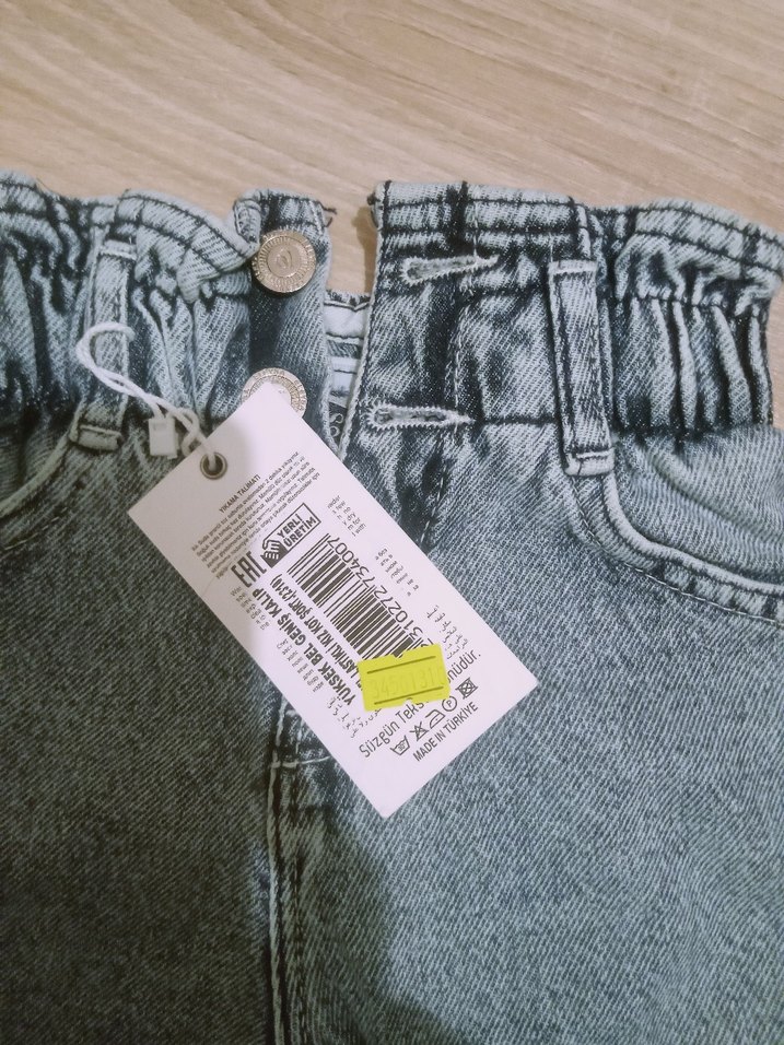 Gri Bağlama Desenli Düğmeli Mini Kot Şort - Görsel 3