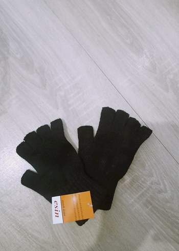 Siyah Yarım Parmak Kadın Eldiven - Görsel 2