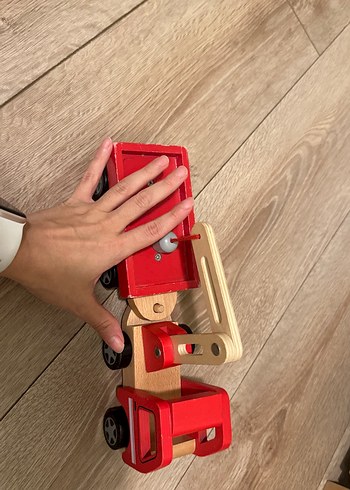  Kırmızı Renkli Ahşap Oyuncak Vinçli Kamyon