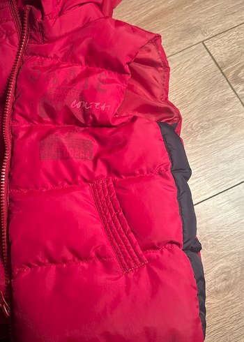 Kız Çocuk Kapüşonlu Kırmızı Fermuarlı Yelek - Görsel 3