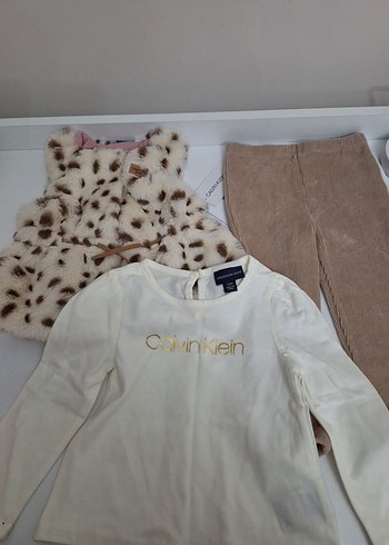 Calvin Klein 18-24 Ay