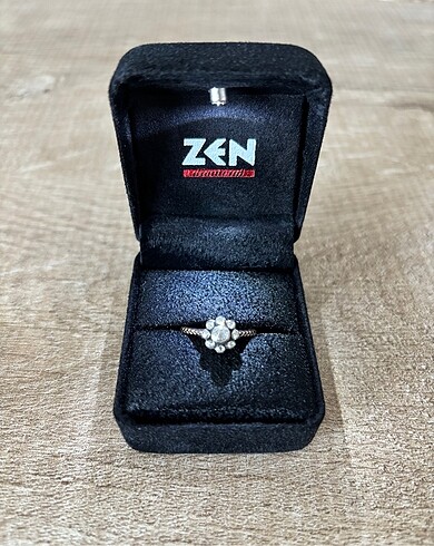 Zen Nazende Elmas Yüzük