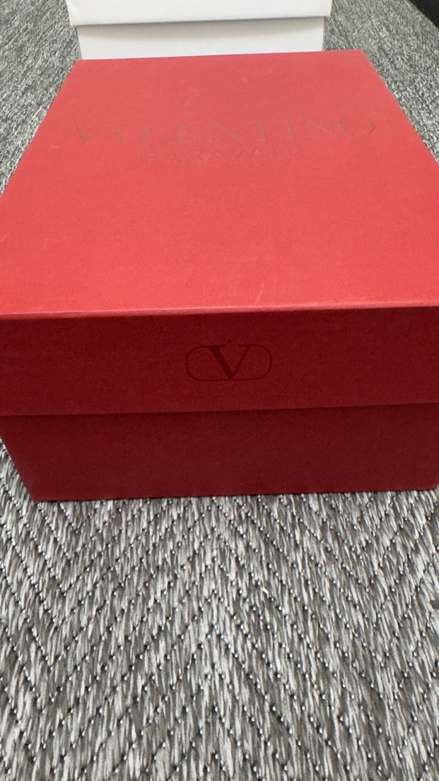 Valentino Garavani Kırmızı kutu — görsel 2/5