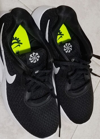 38,5 Beden siyah Renk Kadın spor ayakkabı Nike orijinal 