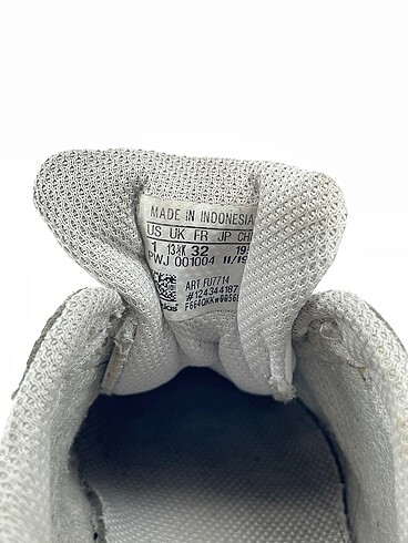 32 Beden beyaz Renk Adidas Spor Ayakkabı %70 İndirimli.
