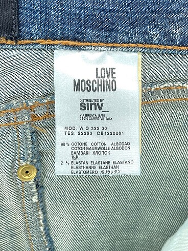 29 Beden çeşitli Renk Love Moschino Jean / Kot p İndirimli.
