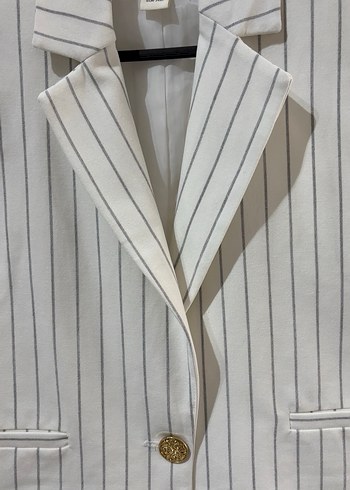 Düğmeli Beyaz Çizgili Kadın Yelek - Görsel 2