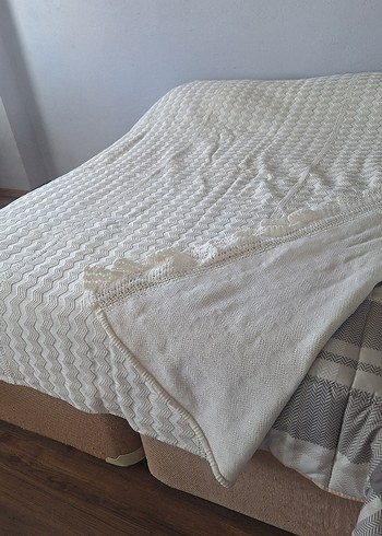 Beyaz Örgü Desenli Yatak Örtüsü - Görsel 6