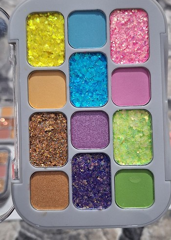 MOV Çok Renkli Parlak Far Paletleri - Görsel 4