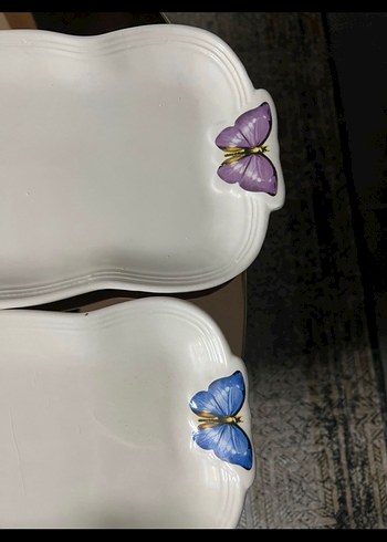 Renkli Kelebek Detaylı Beyaz Servis Tabağı - Görsel 2