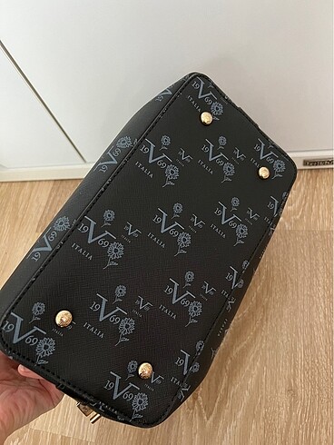 Beden ten rengi Renk Versace italia çanta