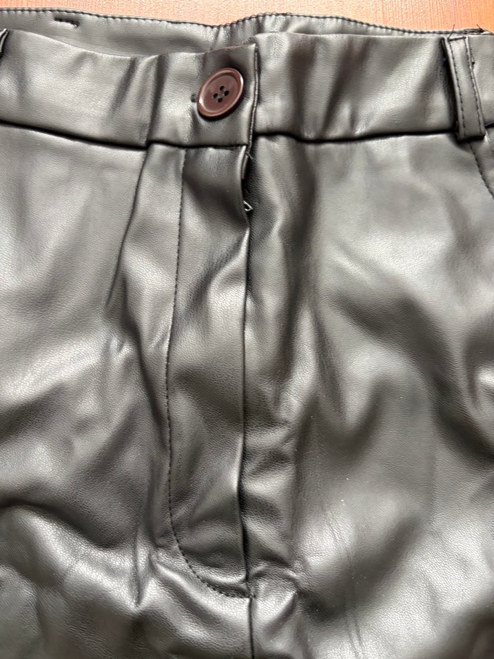 Deri Siyah Kadın Mini Şort - Görsel 3