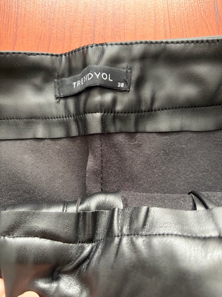 Deri Siyah Kadın Mini Şort - Görsel 2