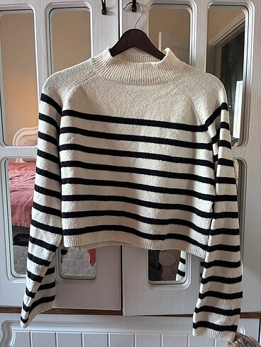 Bershka Crop Kazak