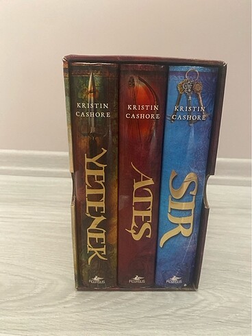 Yedi Krallık Üçlemesi Seti (Yetenek-Ateş-Sır) (Kutulu)