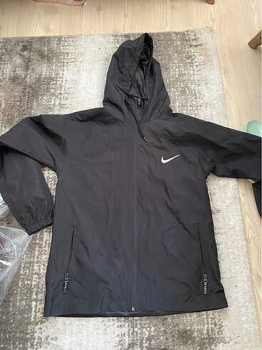 Nike yağmurluk