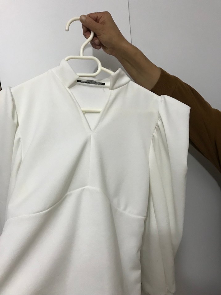 Beyaz V Yaka Uzun Kollu Salaş Bluz - Görsel 2