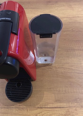 Beden Renk Kırmızı Nespresso Kahve Makinesi