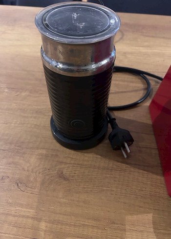 Nespresso Kırmızı Nespresso Kahve Makinesi