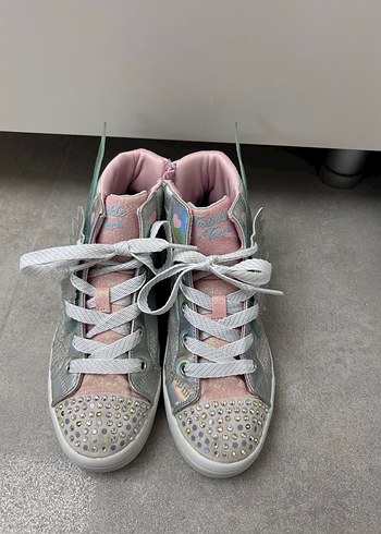 35 Beden Skechers kanatlı ayakkabı