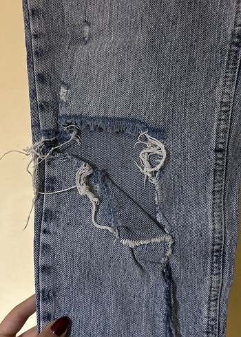 Buz mavisi yırtık mom jean - Görsel 4