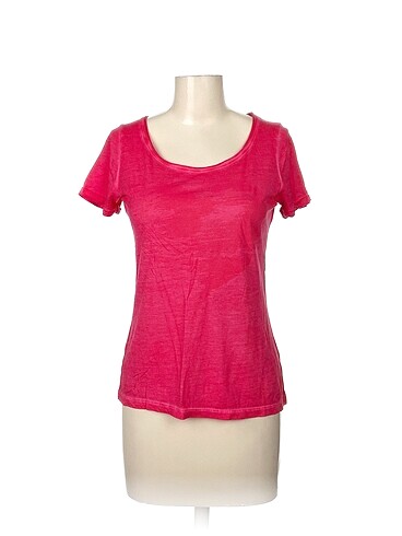 Diğer T-shirt %70 İndirimli.