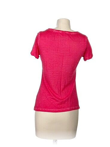 36 Beden Diğer T-shirt %70 İndirimli.