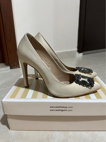Marjin Taşlı saten stiletto