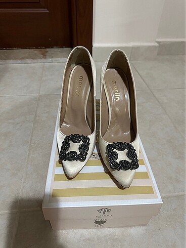 37 Beden Taşlı saten stiletto