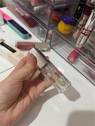 FENTY BEAUTY GLOSS