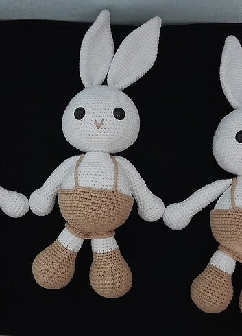 Amigurumi el örmesi oyuncak tavşan