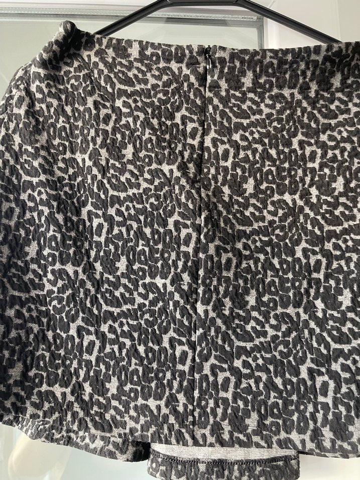 Gri Yılan Desenli Pilili Mini Etek - Görsel 3