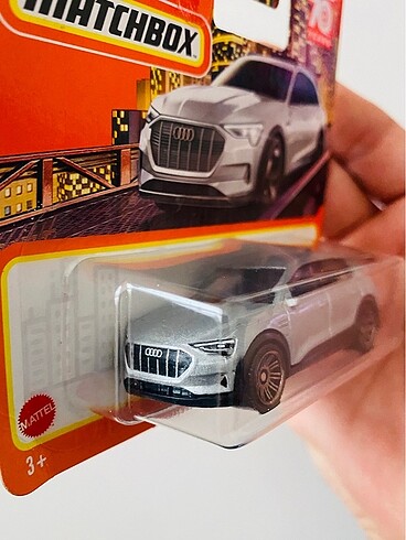 Hot Wheels Audi e-tron sıfır kapalı kutu