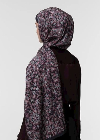 Siyah İpek Görünümlü Drapeli Kadın Şal - Görsel 2