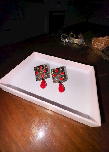 Mini Kırmızı Boncuklu Küpeler - Görsel 2