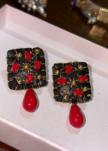 Mini Kırmızı Boncuklu Küpeler - Görsel 3