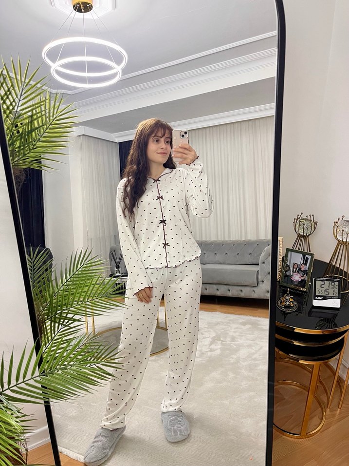 Uzun Kollu Puantiyeli Beyaz Kadın Pijama Takımı - Görsel 2