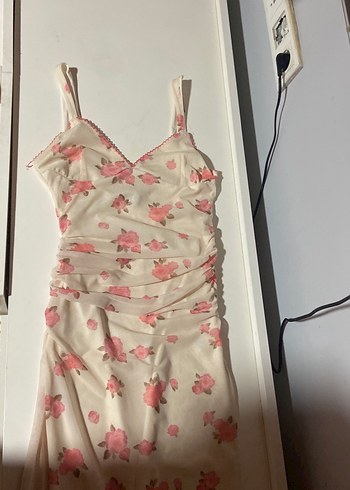 Pembe Çiçekli V Yaka Midi Elbise