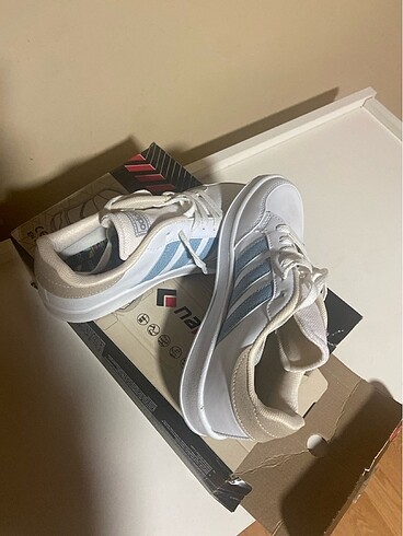 Adidas spor ayakkabı