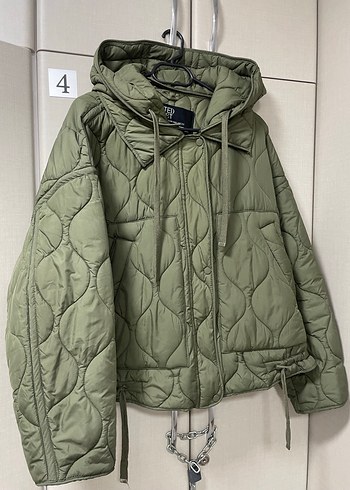 Düğmeli Kapüşonlu Yeşil kapitone mont - Görsel 2