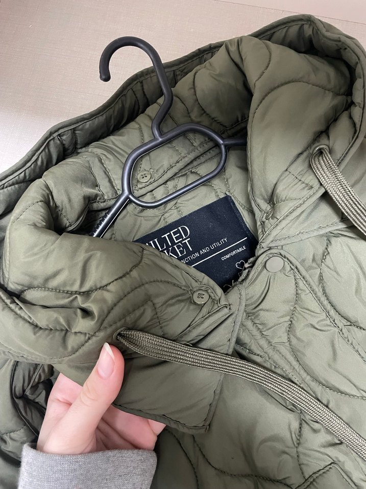 Düğmeli Kapüşonlu Yeşil kapitone mont - Görsel 4