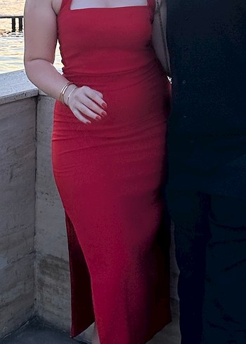 Kare yaka yırtmaçlı kırmızı elbise - Görsel 3